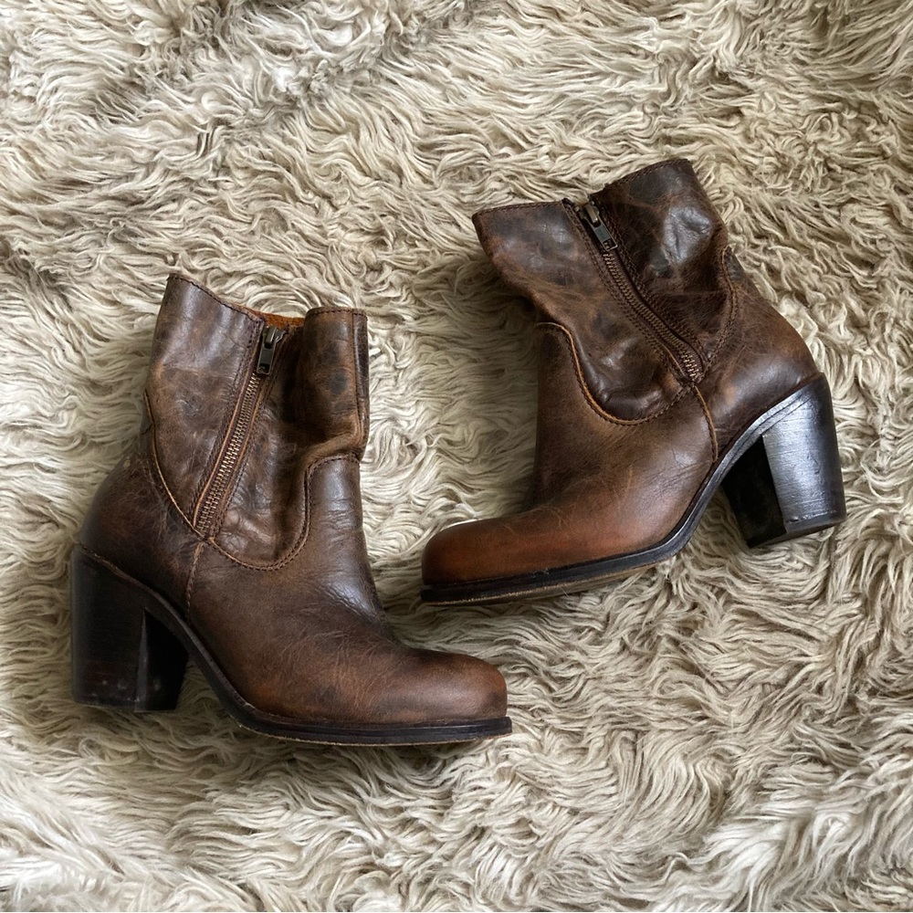 Corral brown distressed leather rosalie ankle side zip booties womens 6